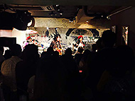 ���H�Ńo�b�^���I