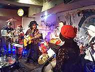 ���H�Ńo�b�^���I