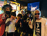 �_�� Brothers��Sisters