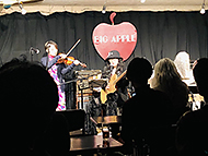 �_�� BIG APPLE